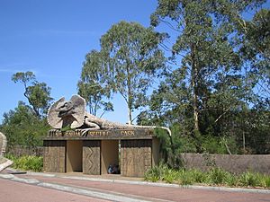 Entry to the Australian Reptile Park (78874325).jpg