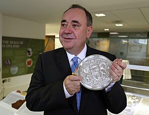 First Minister Alex Salmond with Great Seal of Scotland (9931976733)
