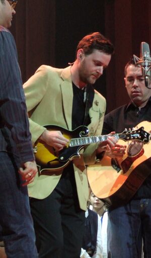 Kevin Hearn with fellow Barenaked Ladies, Steven Page (left) and Ed Robertson (right)