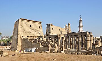 Luxor Temple R04