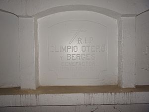 Nicho de Olimpio Otero Berges, Mausoleo de los héroes de El Polvorín, Cementerio Civil de Ponce, Bo. Portugués Urbano, Ponce, PR (DSC02815)