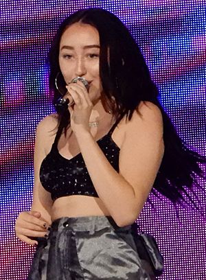 Noah Cyrus Opening for Katy Perry in Newark (37585975751) (cropped).jpg