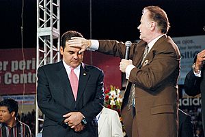 Roberts prays for El Salvador President