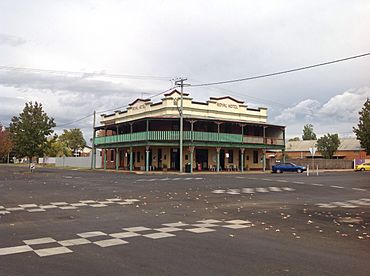 Royal Hotel Binnaway, New South Wales.jpg