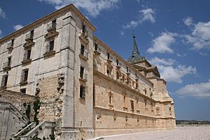 20070415 - Monasterio de Uclés - Fachada este (plateresca)