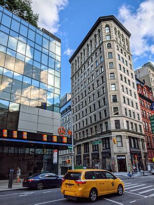 Broadway & 13th (50190362687)