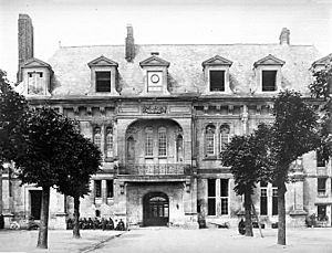 Château - Façade principale - Villers-Cotterêts - Médiathèque de l'architecture et du patrimoine - APMH00012686
