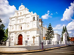 Chalchuapa Iglesia Santiago Apostol, El Salvador.jpg