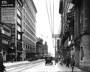 Corner St Catherine and Stanley Streets looking east, Montreal, QC, 1915 (2862732368)