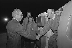Flickr - Government Press Office (GPO) - P.M. Peres Welcomes Sharansky