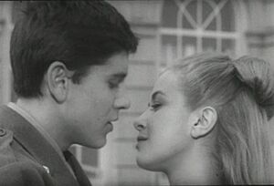 Gianni Morandi e Laura Efrikian in una scena del film n ginocchio da te