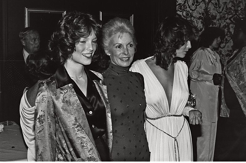 Janet Leigh & daughters (4505385395)
