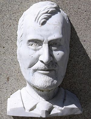 The bust of Manuel Maria in the Plaza Mayor de Lugo.