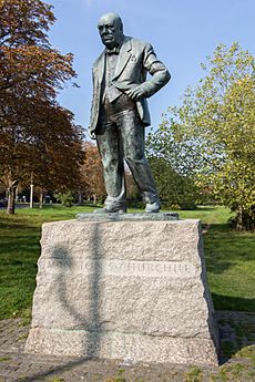 Statue of Winston Churchill, Woodford Green