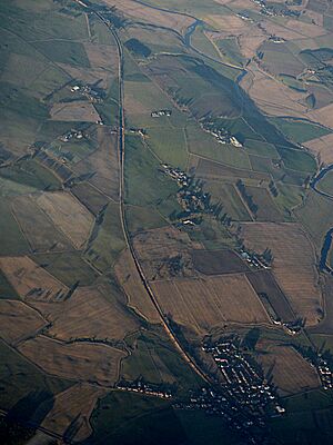 Thankerton from the air (geograph 5669629).jpg
