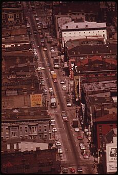 "OVER THE RHINE", AN OLD RESIDENTIAL NEIGHBORHOOD NORTH OF THE BUSINESS DISTRICT, IS BEING REHABILITATED - NARA - 553301