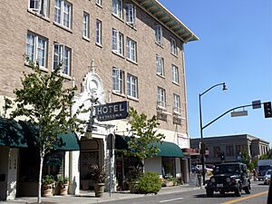 20080905 13 Petaluma, California (38265136955)