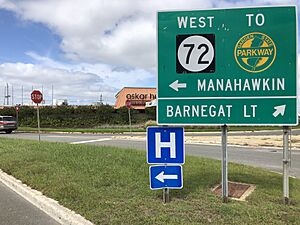 2020-09-12 13 58 34 View north along Ocean County Route 607 (Long Beach Boulevard) at the exit for New Jersey State Route 72 WEST (Eighth Street) in Ship Bottom, Ocean County, New Jersey