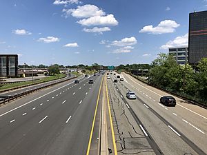 2021-06-06 13 58 19 View north along New Jersey State Route 444 (Garden State Parkway) from the overpass for Bergen County Route 67 (Midland Avenue) in Saddle Brook Township, Bergen County, New Jersey