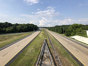 2022-07-15 17 34 47 View north along Delaware State Route 1 (Korean War Veterans Memorial Highway) from the overpass for the Puncheon Run Connector in Dover, Kent County, Delaware