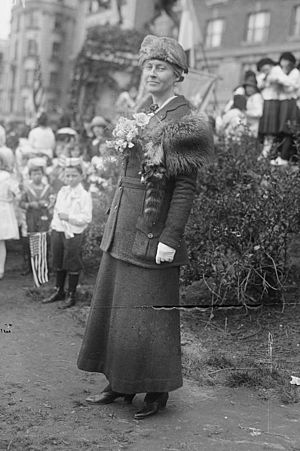 Anna Vaughn Hyatt in 1921 (cropped).jpg