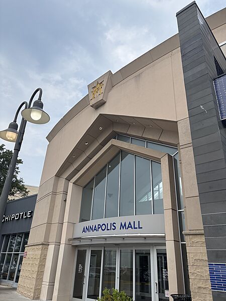 Annapolis Mall Entrance near Chipotle