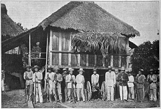 Las tropas del teniente coronel Tecsón en Baler (mayo de 1899, La Ilustración Artística, M. Arias y Rodríguez).jpg