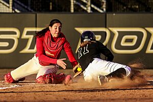 Marist Red Foxes catcher Sarah Carmody (5), Army Black Knights outfielder Ali Cleinmark (11)