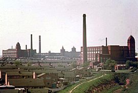 Mills in Leigh, 1974 - geograph.org.uk - 1766215