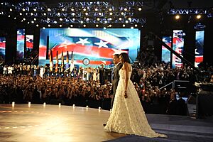 Obamas arrive at Neighborhood Ball 1-20-09 090120-F-9629D-599