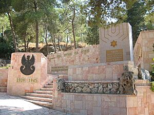 PikiWiki Israel 4263 Monument in memory of Jewish fighters armies Polan