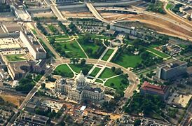 St. Paul, Minnesota, State Capitol in foreground (Cropped)