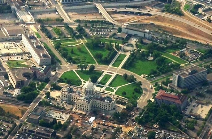 St. Paul, Minnesota, State Capitol in foreground (Cropped)