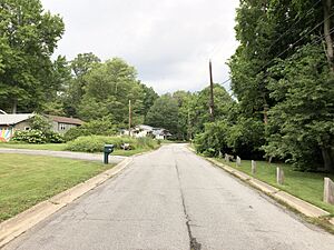 2022-07-29 17 42 52 View northwest along Sunset Lane between Veale Road and April Lane in Ardencroft, New Castle County, Delaware