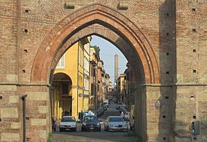 Bologna. Porta Maggiore. Strada Magiore. Torre degli Asinelli IMG 3874