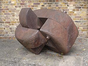 Chiswick Mall sculpture 23380