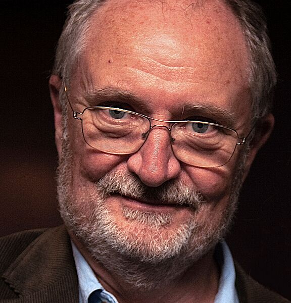 Jim Broadbent 2012 (cropped)