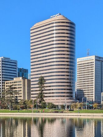 Lake Merritt Plaza building.jpg