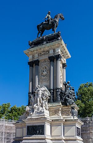 Monumento a Alfonso XII, Parque del Retiro, Madrid, España, 2017-05-18, DD 18