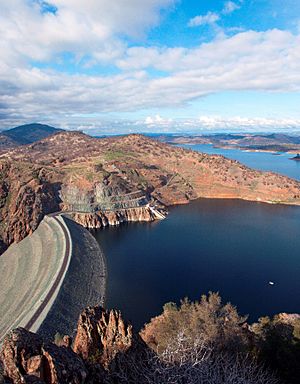 New Melones Dam and Reservoir (14116131214)