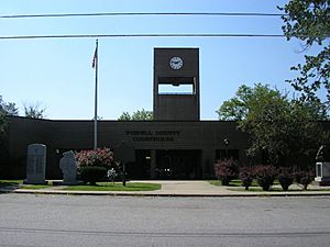 Powell County courthouse in Stanton