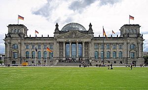 Reichstag mit Wiese2
