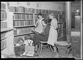 Scott's Run, West Virginia. (Recreation and community activities.) - NARA - 518403
