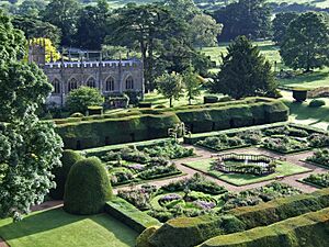 Sudeley Castle Queen's Garden (2551344589)