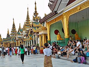 Tourists in Myanmar (8397039153)