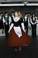 Traditional Welsh dance and dress, Senedd, St David's Day 2009 Gwisgoedd a dawnsio traddodiadol Gymreig, Senedd, Dydd Gŵyl Dewi 2009 (3678719264)