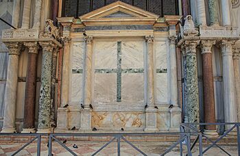 Venice city scenes - in St. Mark's square - St Mark's Basilica (11002371183)