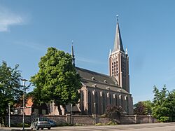 Venray, de Sint Petrus-Bandenkerk RM37209 foto3 2014-05-18 08.43