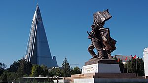 Victorious Fatherland Liberation War Museum and Ryugyong Hotel (11342673725)