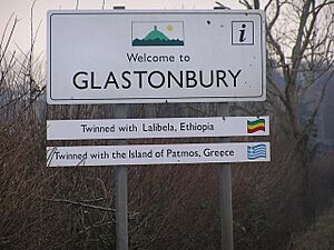 Welcome to Glastonbury - geograph.org.uk - 1114993